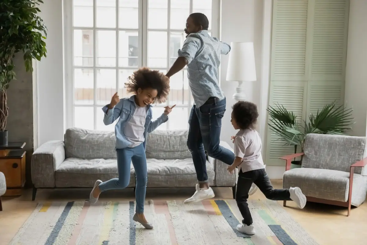 father dances with daughters
